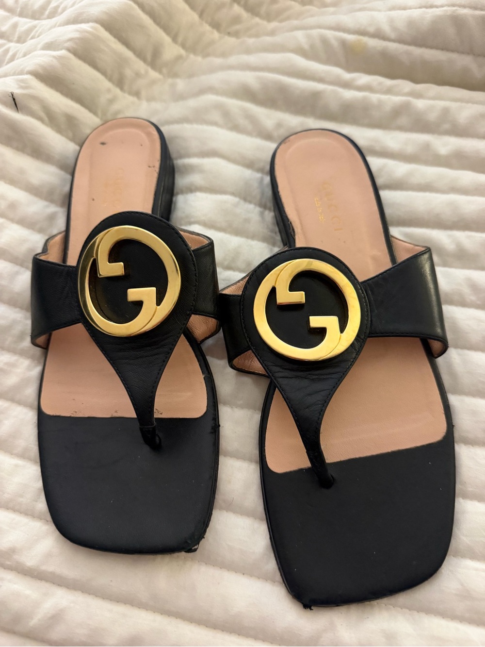 Gucci Black Leather Thong Sandals with Gold Logo